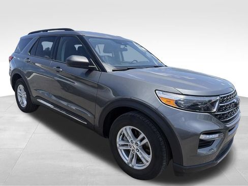 Used 2024 Ford Explorer XLT w/ Equipment Group 202A AWD/4WD image 17