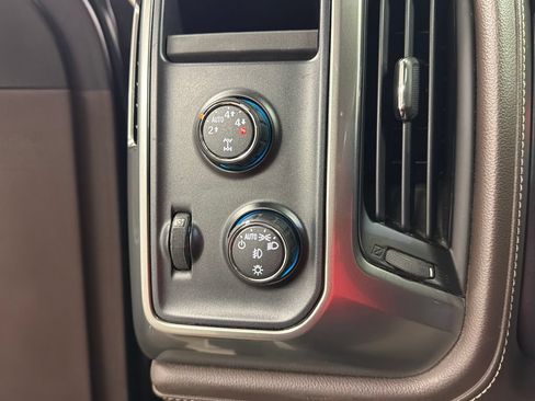 Used 2016 Chevrolet Silverado 1500 LTZ Z71 w/ LTZ Plus Package AWD/4WD image 31