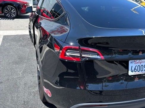 Used 2023 Tesla Model Y Long Range AWD/4WD image 2