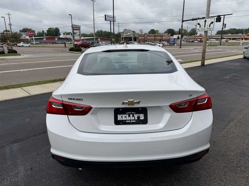 Used 2017 Chevrolet Malibu LT FWD image 4