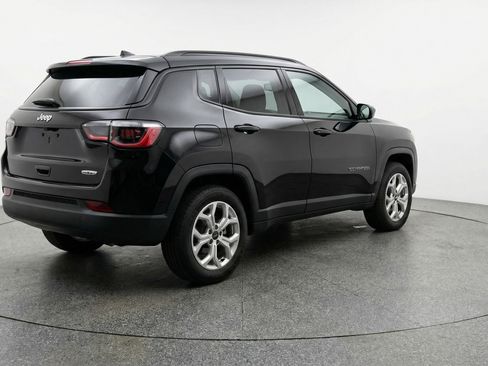 Used 2025 Jeep Compass Latitude AWD/4WD image 9