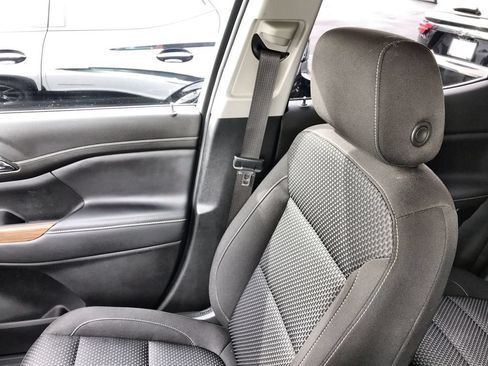 Used 2023 GMC Acadia SLE w/ Driver Convenience Package FWD image 23