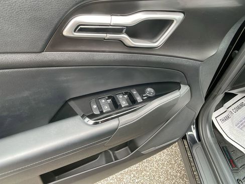 Used 2023 Kia Sportage EX image 14