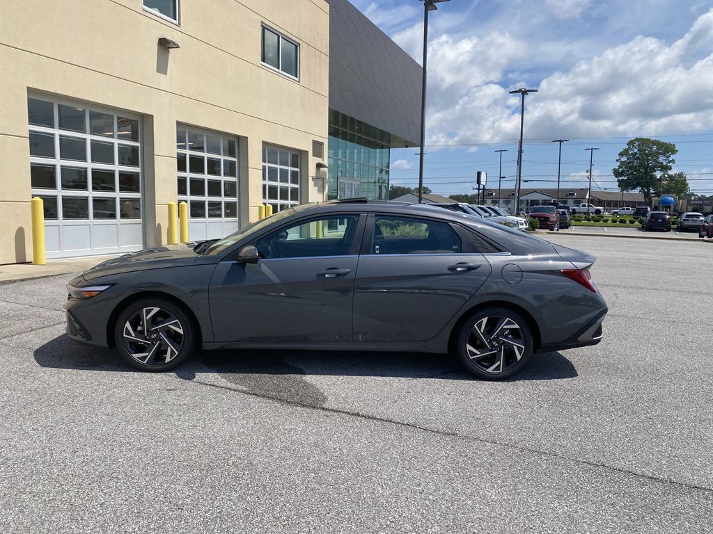 New 2026 Hyundai Elantra Limited FWD image 5