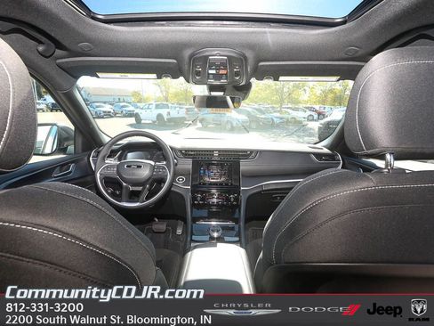 New 2025 Jeep Grand Cherokee Laredo X w/ Luxury Tech Group I image 19