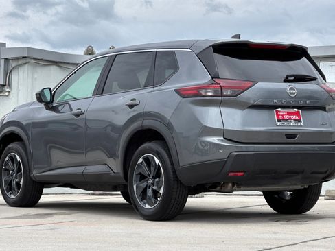 Used 2025 Nissan Rogue SV AWD/4WD image 8