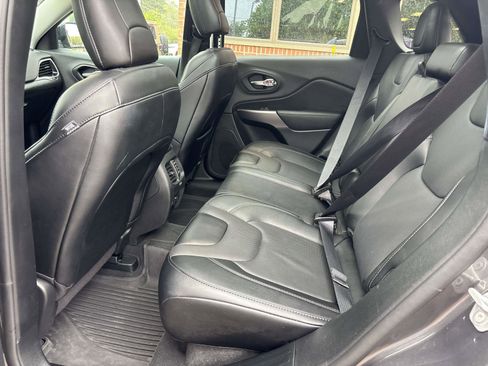 Used 2022 Jeep Cherokee Limited AWD/4WD image 9
