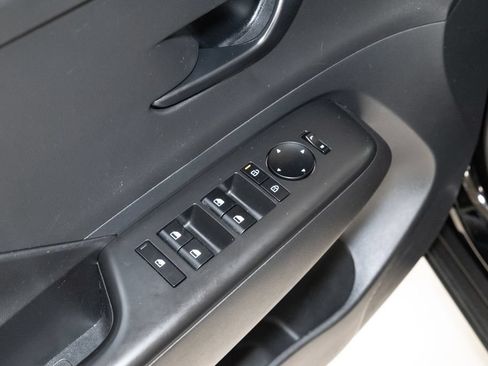 Used 2025 Hyundai Kona SEL FWD image 10