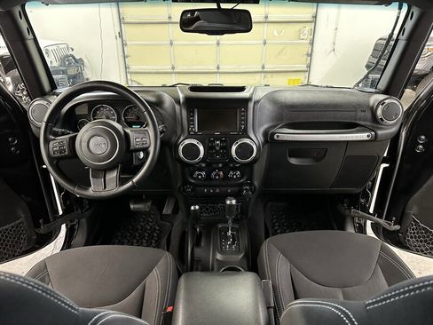 Used 2015 Jeep Wrangler Unlimited Rubicon w/ Connectivity Group AWD/4WD image 20