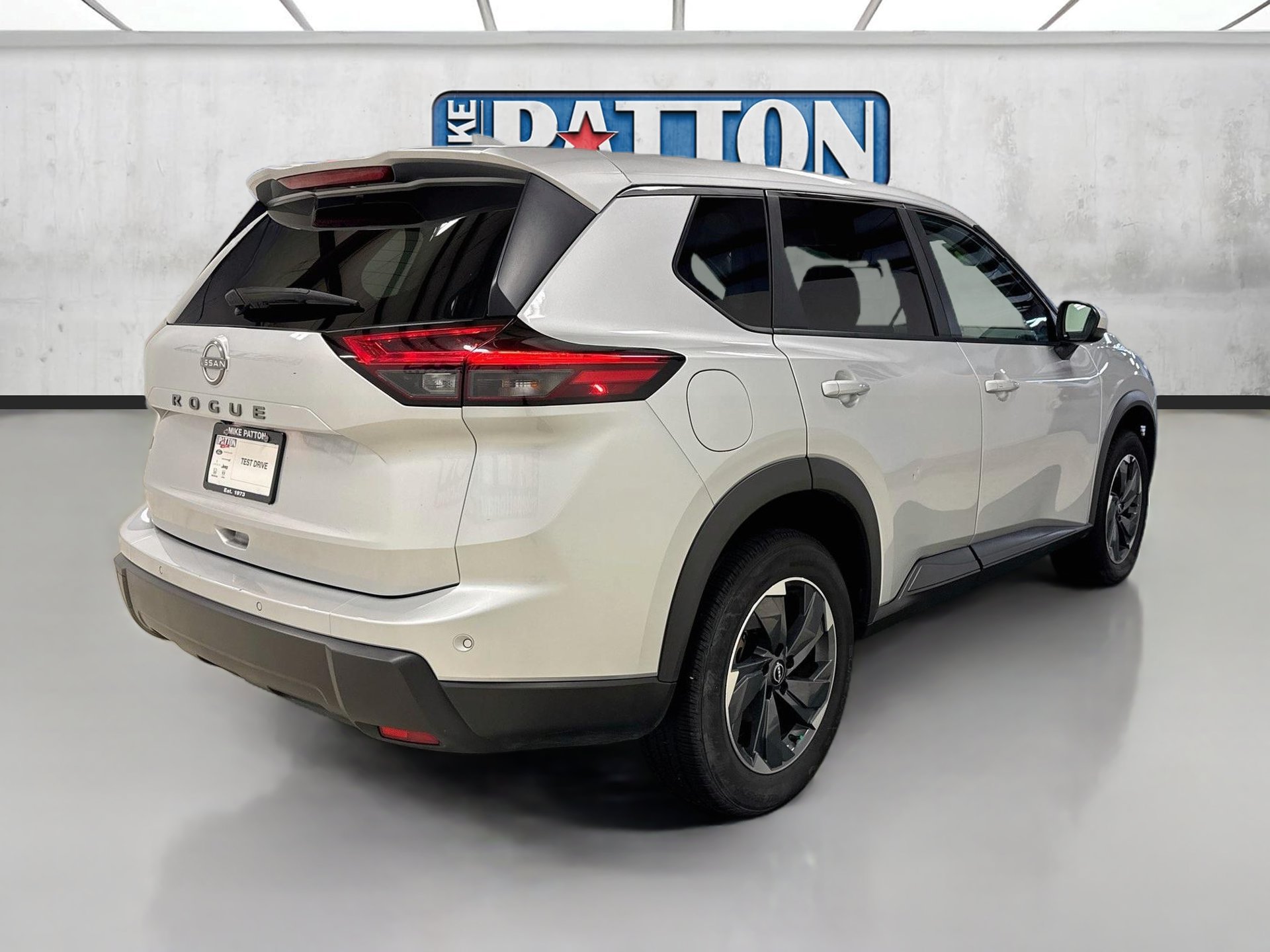 Used 2025 Nissan Rogue SV FWD image 7