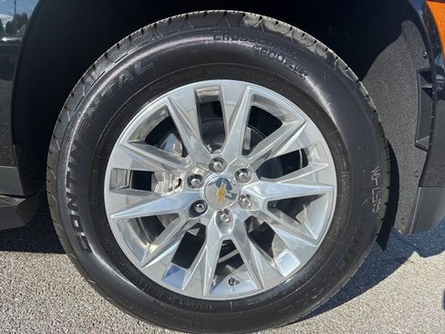 New 2026 Chevrolet Suburban Premier image 9