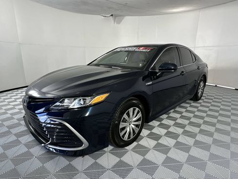Used 2021 Toyota Camry LE FWD image 4