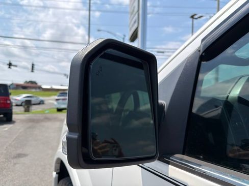 Used 2017 Ford F150 Platinum w/ Equipment Group 701A Luxury AWD/4WD image 26