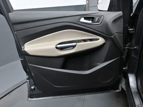 Used 2019 Ford Escape SEL image 9