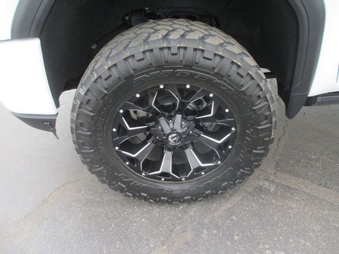 Used 2022 GMC Sierra 2500 AT4 w/ AT4 Premium Plus Package image 14