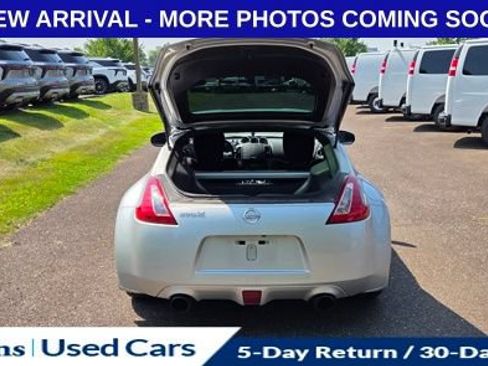 Used 2017 Nissan 370Z Coupe RWD image 9