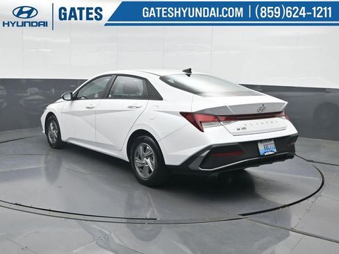 New 2025 Hyundai Elantra SE FWD image 8
