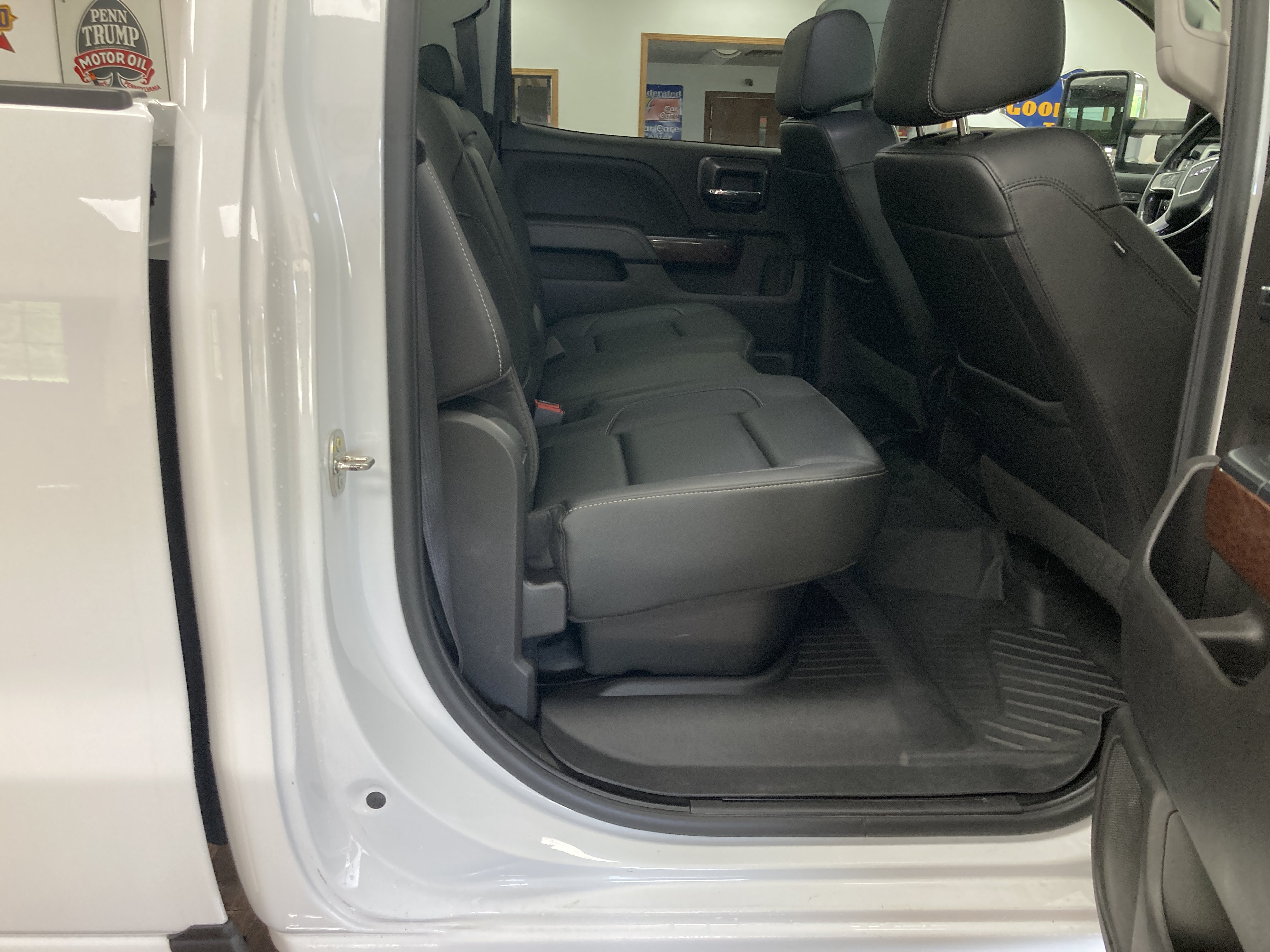 Used 2019 GMC Sierra 2500 SLT w/ Duramax Plus Package AWD/4WD image 17