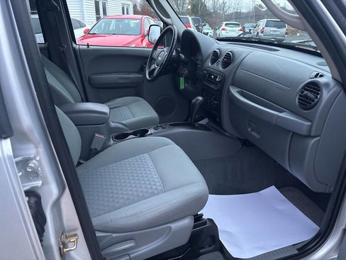 Used 2007 Jeep Liberty Sport image 22