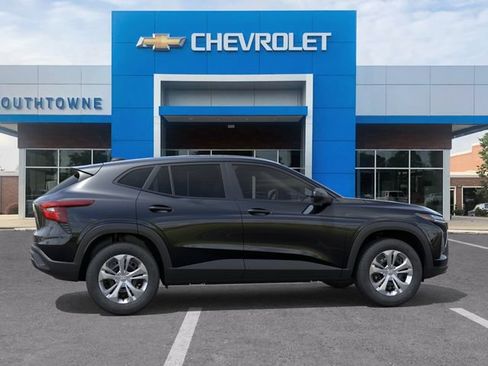 New 2026 Chevrolet Trax LS FWD image 5