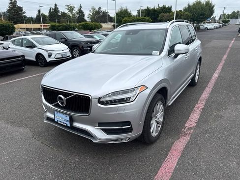 Used 2017 Volvo XC90 T6 Momentum w/ Vision Package AWD/4WD image 3