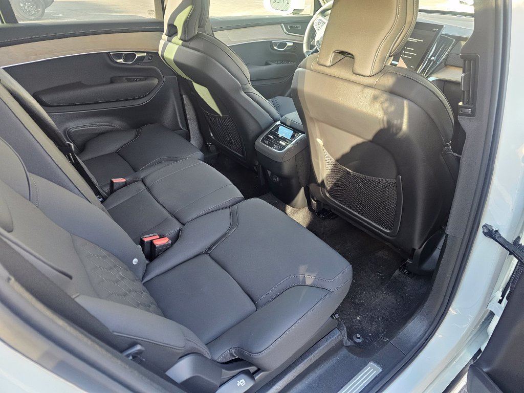 Certified 2025 Volvo XC90 B5 Plus AWD/4WD image 8