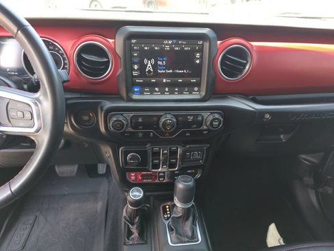 Used 2022 Jeep Wrangler Unlimited Rubicon AWD/4WD image 25