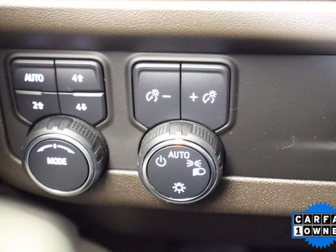 Used 2023 Chevrolet Tahoe Z71 w/ Luxury Package AWD/4WD image 33