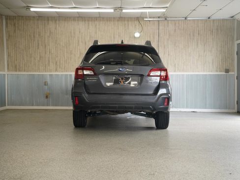 Used 2019 Subaru Outback 3.6R Limited AWD/4WD image 8