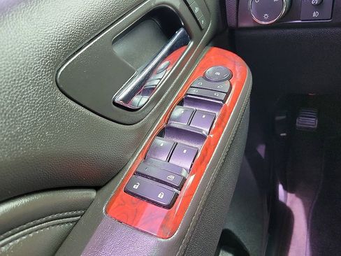 Used 2012 Cadillac Escalade Premium RWD image 13