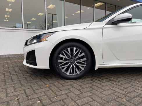 Used 2023 Nissan Altima 2.5 SV image 10