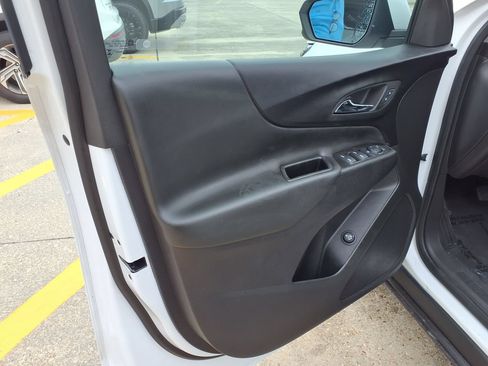Used 2024 Chevrolet Equinox LT FWD image 18
