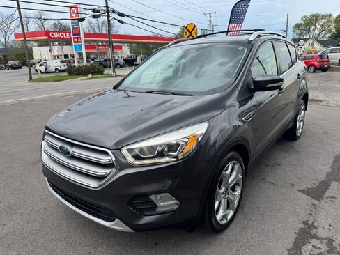 Used 2017 Ford Escape Titanium image 3