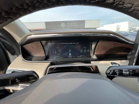 Used 2024 Lincoln Navigator L Reserve image 11