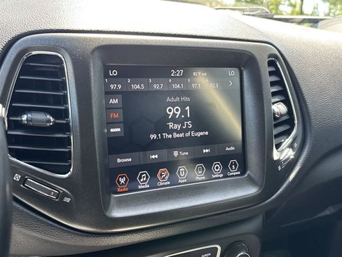 Used 2019 Jeep Compass Trailhawk AWD/4WD image 14
