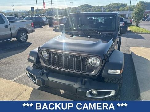 Used 2024 Jeep Gladiator Sport image 3