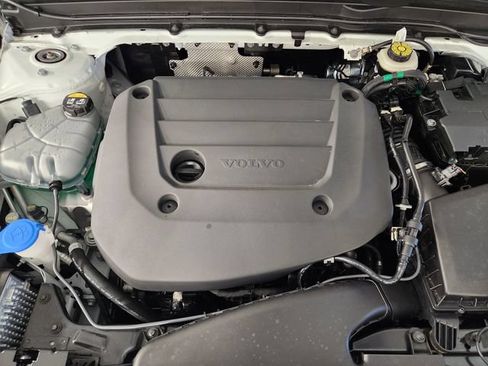 Certified 2026 Volvo XC40 B5 Plus AWD/4WD image 33