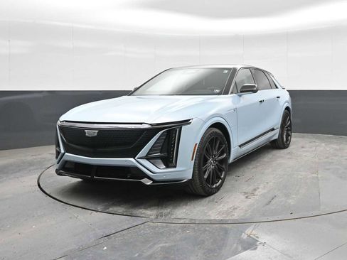 New 2026 Cadillac Lyriq V image 4