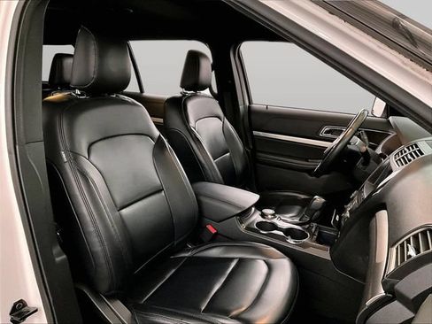 Used 2019 Ford Explorer XLT w/ Equipment Group 202A AWD/4WD image 7