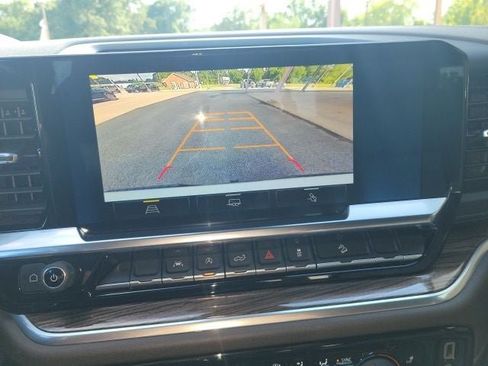 Used 2022 Chevrolet Silverado 1500 LT Trail Boss w/ Convenience Package II AWD/4WD image 25