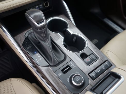 Used 2022 Toyota Highlander Limited image 19