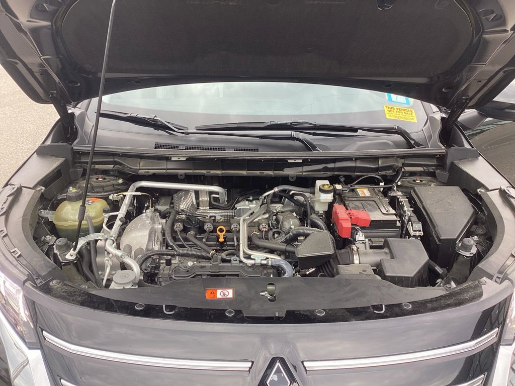 Used 2025 Mitsubishi Outlander AWD image 29
