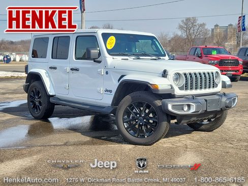 Used 2025 Jeep Wrangler Unlimited Sahara image 1
