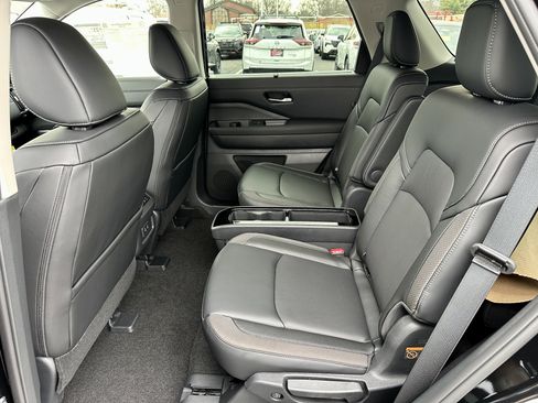 New 2026 Nissan Pathfinder SL image 34