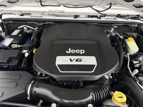 Used 2016 Jeep Wrangler Sport w/ Quick Order Package 24S AWD/4WD image 25