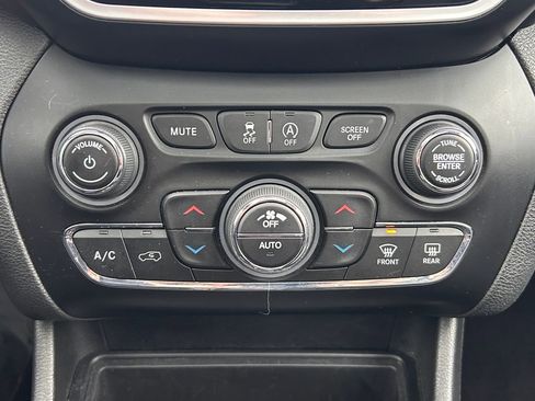 Certified 2019 Jeep Cherokee Limited image 19