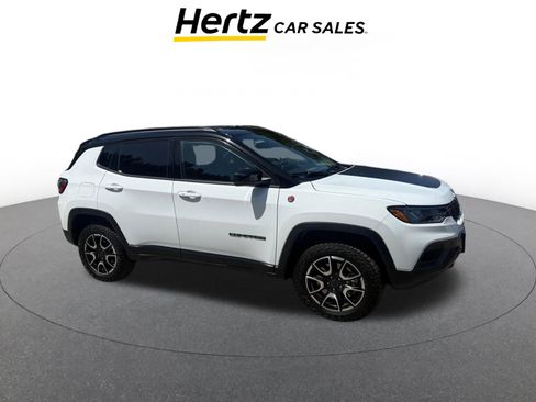 Used 2025 Jeep Compass Trailhawk image 1