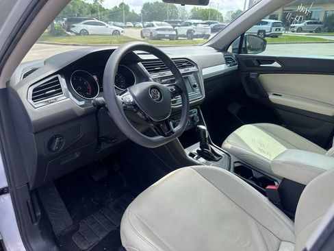 Used 2019 Volkswagen Tiguan S image 25