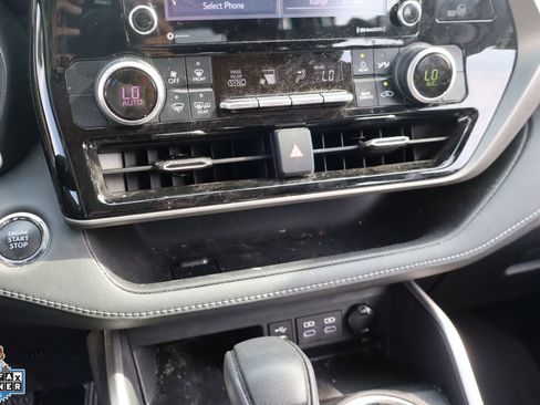 Used 2022 Toyota Highlander L FWD image 21