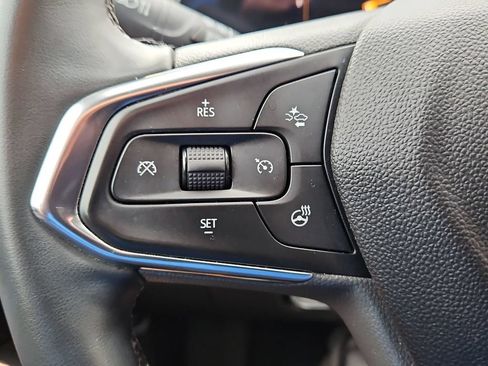 Used 2025 Chevrolet Trax LT w/ LT Convenience Package FWD image 21